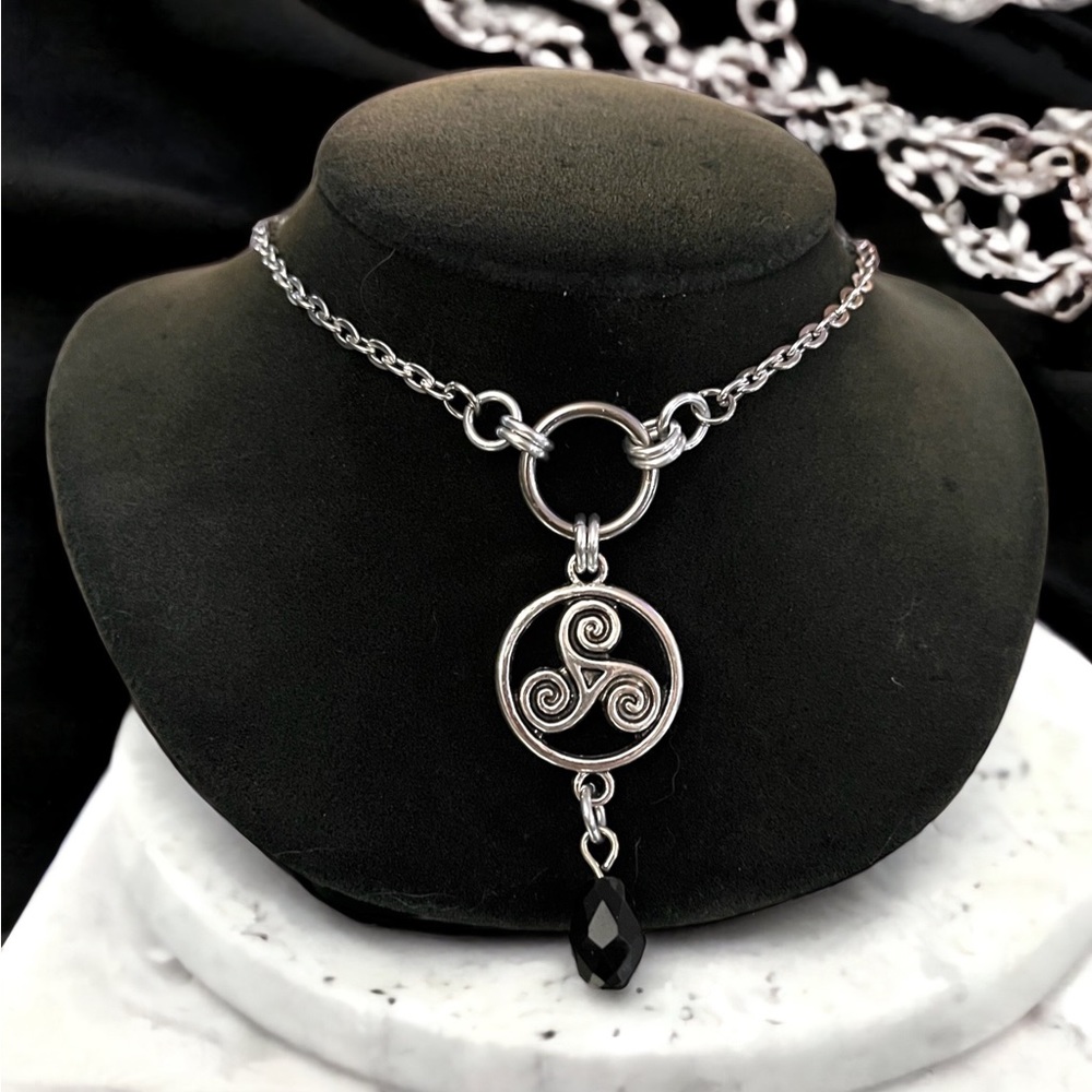 🔴Necklace stainless steel cable link chain celtic charm & dangly black crystal - Picture 4 of 10